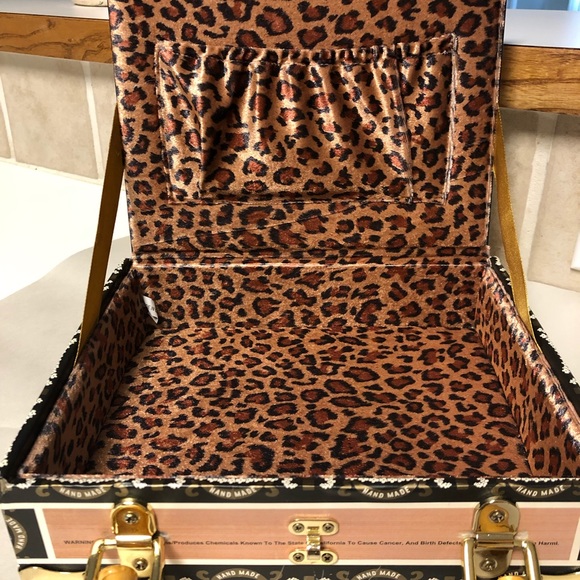 Handbag - Picture 3 of 4